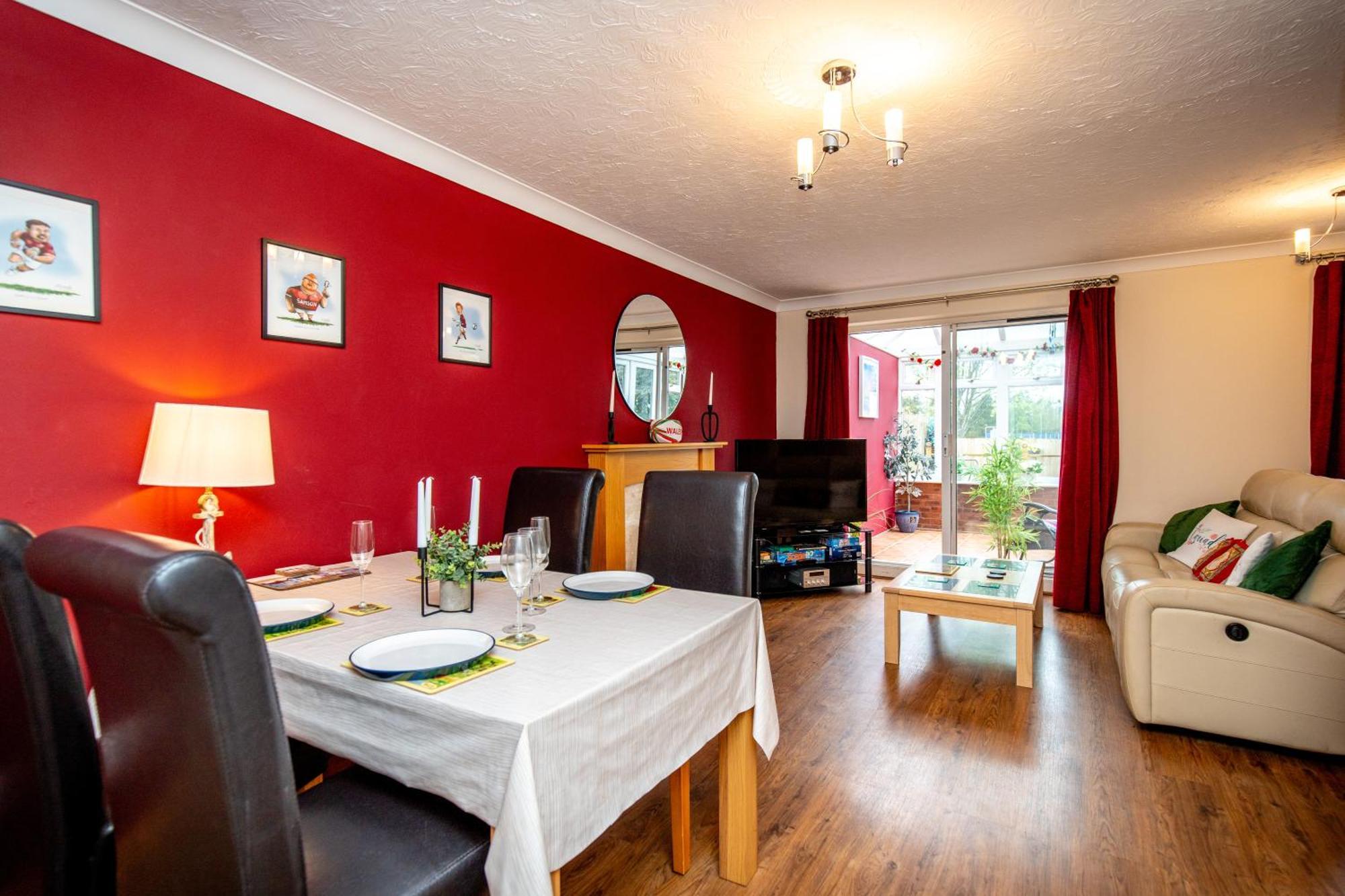 Comfortable And Spacious Superb Holiday Home In Llanelli, Dog Friendly Exterior foto