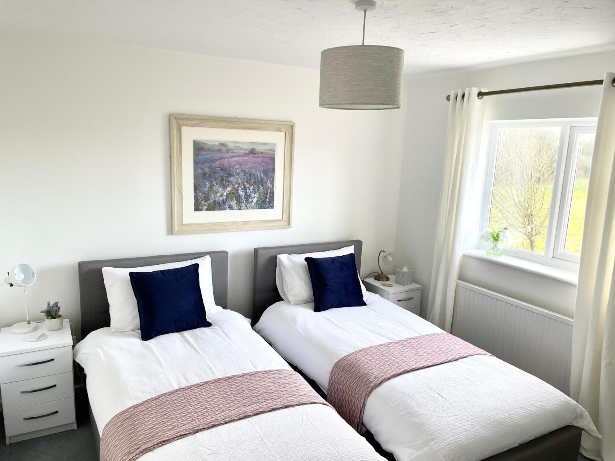 Comfortable And Spacious Superb Holiday Home In Llanelli, Dog Friendly Exterior foto